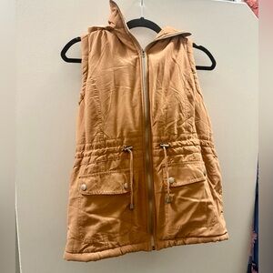 NWOT fur lined vest🍄